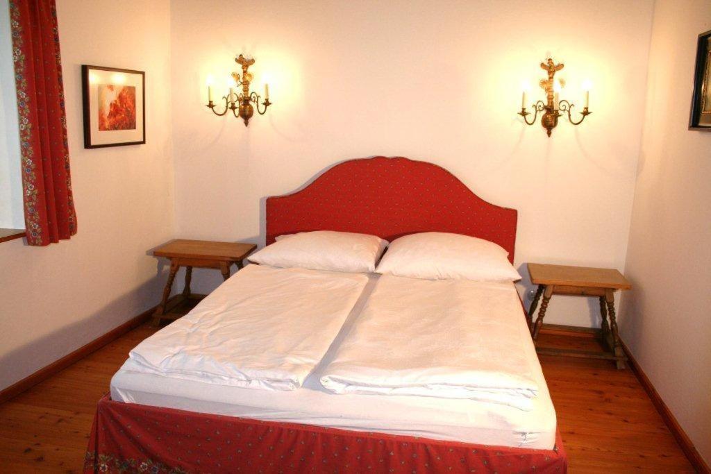 Gastehaus Schloss Bernau Hotell Fischlham Rom bilde