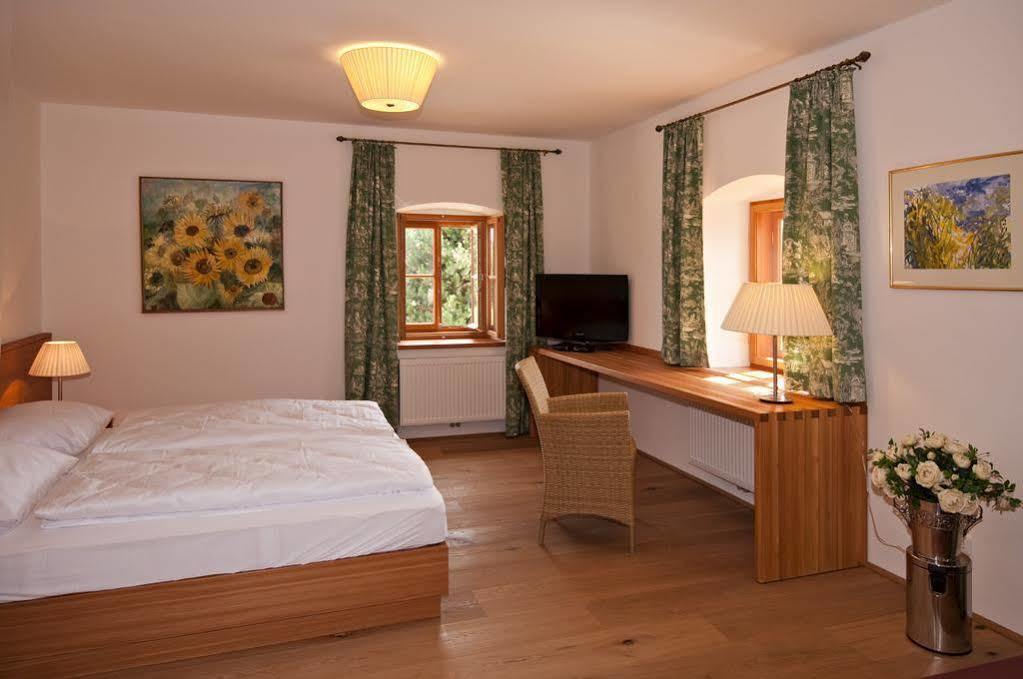 Gastehaus Schloss Bernau Hotell Fischlham Eksteriør bilde